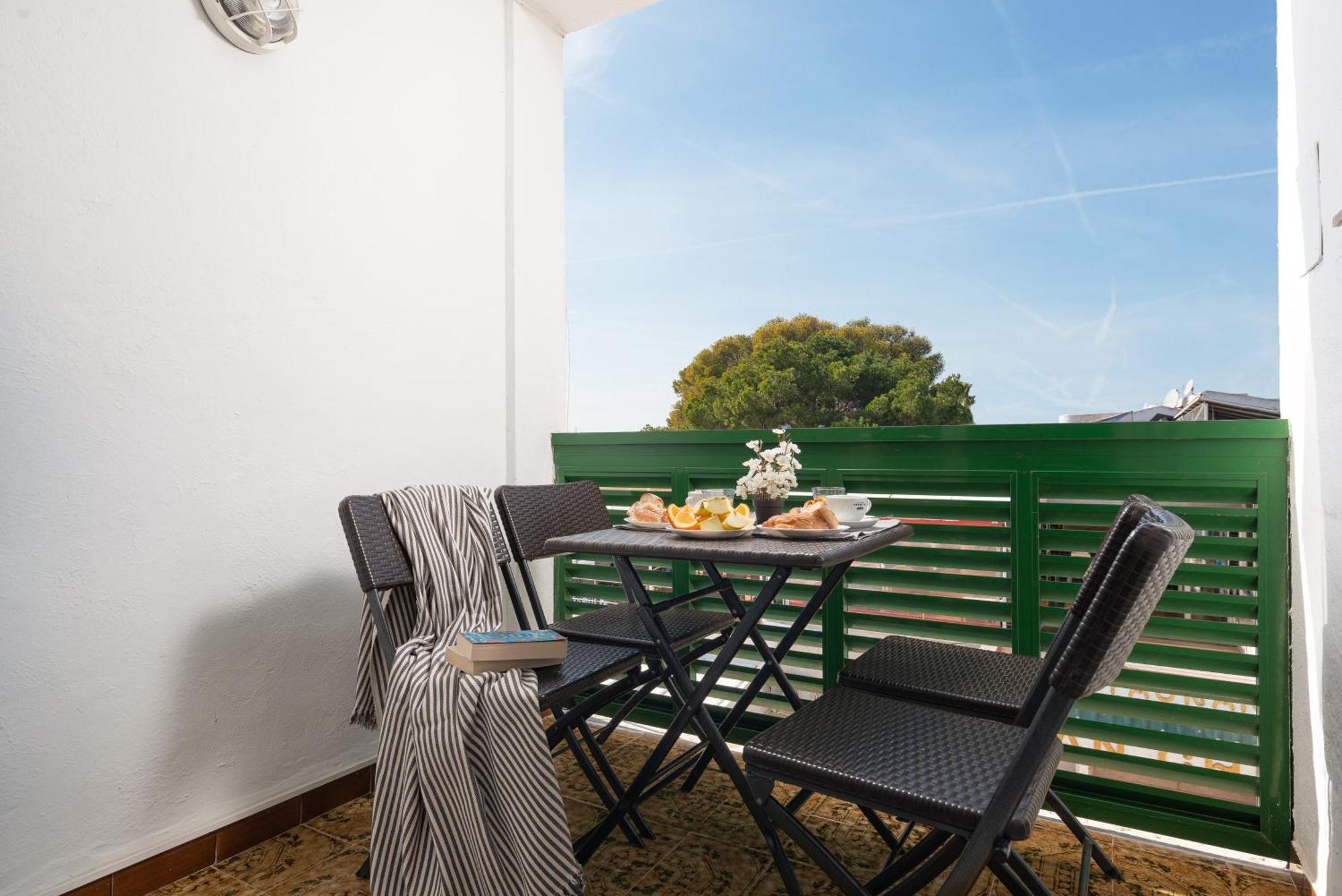 Apartment Xara Torres, At The Beach Of Alcudia Port de Alcudia  Exterior foto